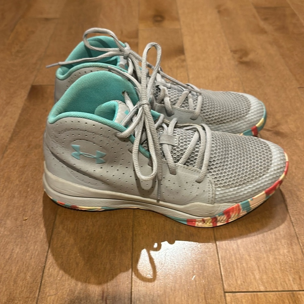 Boys Under Armor High Top Sneakers Size 6.5! VGUC! 🎉